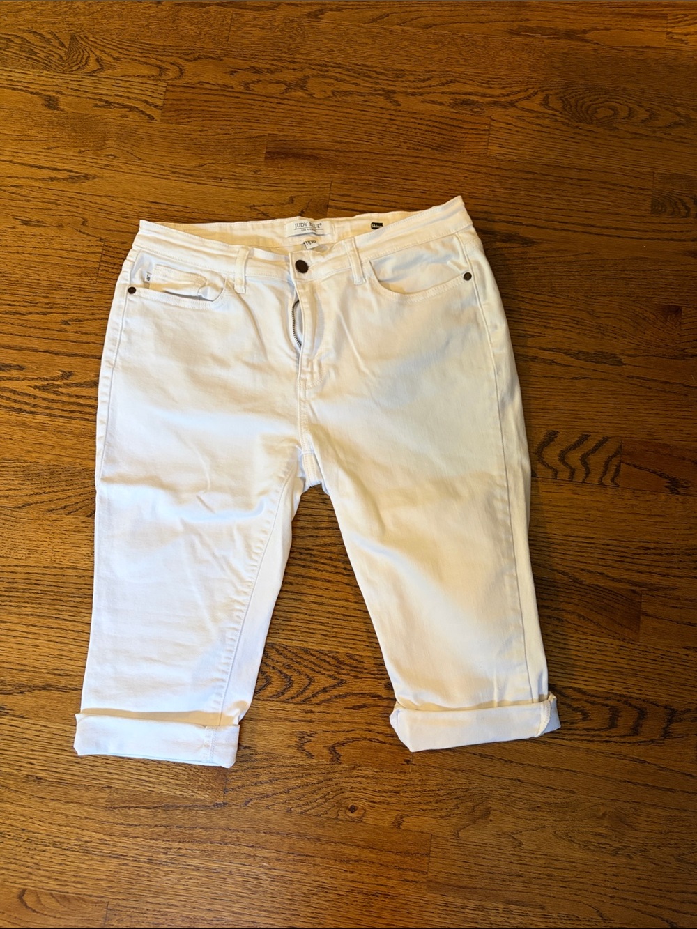 Judy Blue White Cropped jeans size 11/30